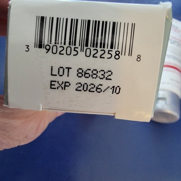 EltaMD UV Luminous Broad-Spectrum SPF 41Light Rosy Tint 1.7oz - Picture 5 of 15